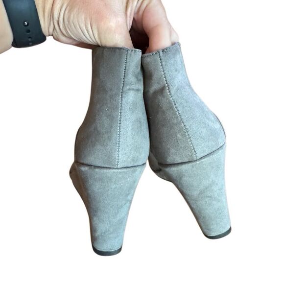 Rampage Women's Grey Suede Heeled Ankle Wedge Boots - Size 8 - Picture 6 of 10